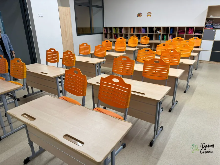 Стол ДУ-25 и стул СУ-68-ПР (оранжевый пластик)