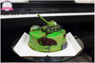 Торт с танком и гранатой