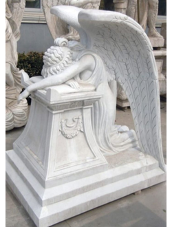 Скульптура скорбящая женщина