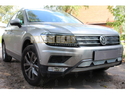 Защита радиатора Volkswagen Tiguan II 2016- chrome низ (Off-Road) с камерой PREMIUM