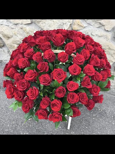КОРЗИНА ИЗ 101 РОЗЫ