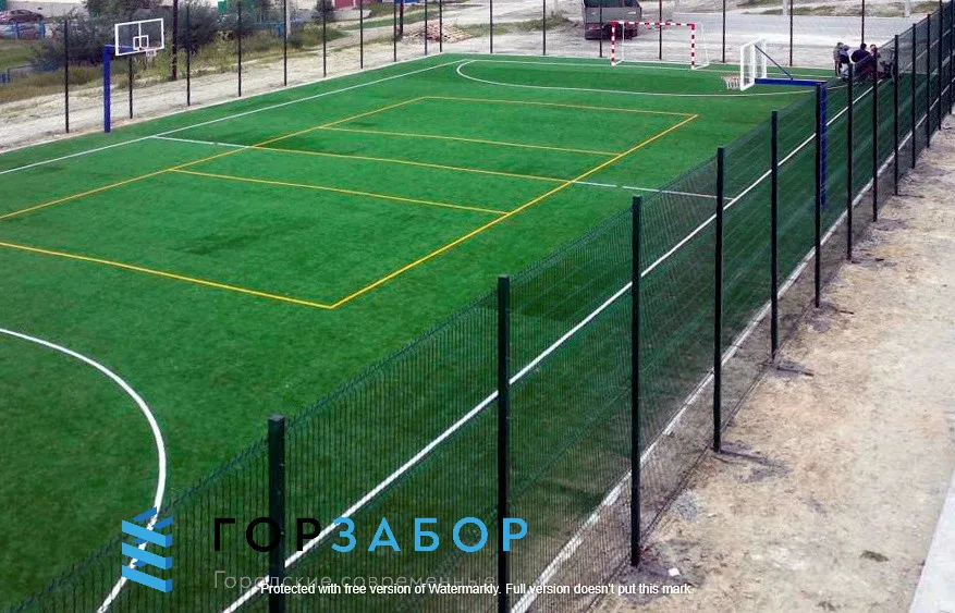 Секционное сетчатое ограждение для спортплощадки