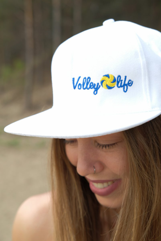 Кепка с прямым козырьком белая (Логотип Volleylife)