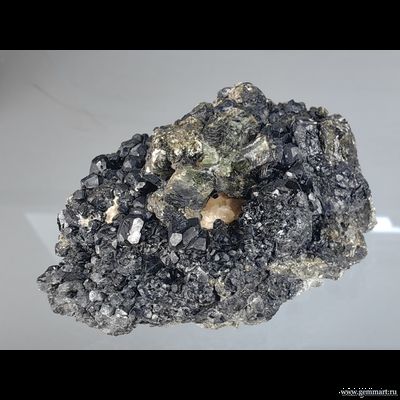 Шпинель черная, диопсид, кальцит. Россия. 65*47*32мм