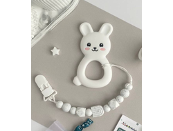 Грызунок Зайчик белый на держателе ARCH Мраморная крошка