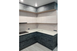 Кухня бетон с антресолями