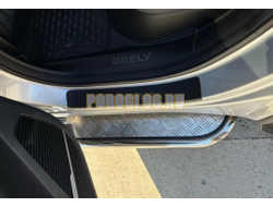Пороги с накладным листом Папа Тюнинг d42 для Geely Atlas 2023-
