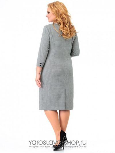 Платье серого цвета с застежкой молнией и накладными карманами по переду