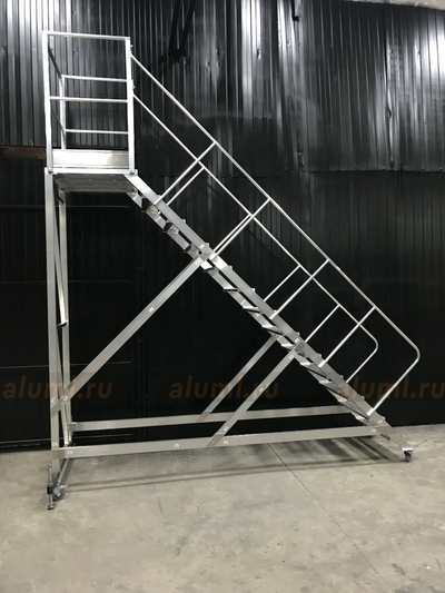Лестница с площадкой ЛС-2.7 угол 45 гр.