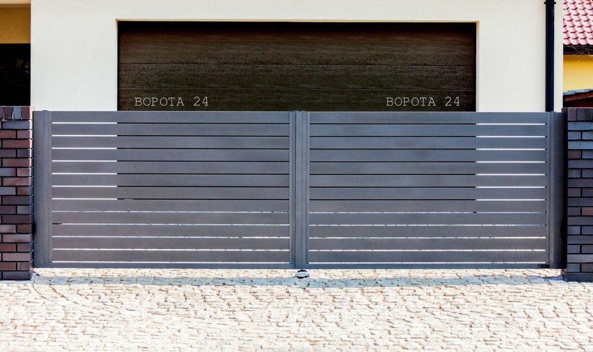 zabory-reshetka-metallicheskie-stalnye-ocinkovannye-ograzhdeniya-sekcii-dlya-doma