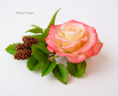 Заколка/брошь "Сердце мое" с уральской розой, крапивой и ольхой.