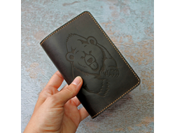 Обложка на паспорт с гравировкой "Медведь"
