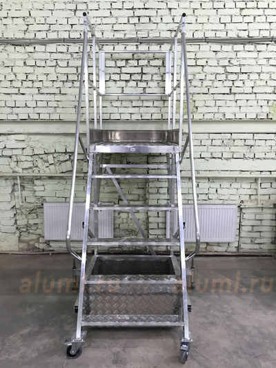 Лестница с площалкой ЛС-1.5 с консолью 800 мм