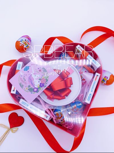 Подарочная коробка Киндер сюрприз и Рафаэлло средняя