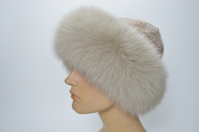 Вицио розовая шапка с бежевым мехом