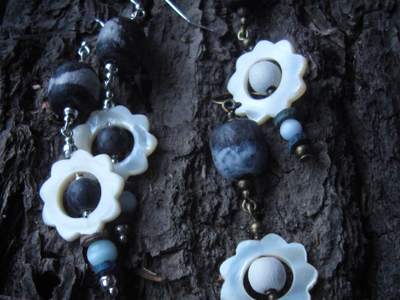 Благотворительность. Бохо-серьги с перламутром "Предзимний лес" (2 вида)