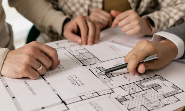 Как выбрать надежную компанию для строительства частного дома?