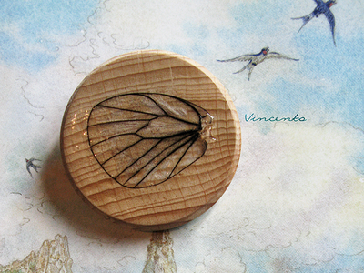 Сказание о бабочке. Деревянная брошь с крылом бабочки, эко-украшение