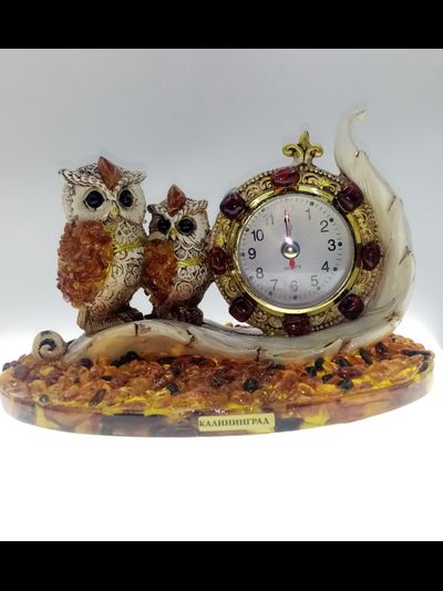 часы совы на янтарной подставке