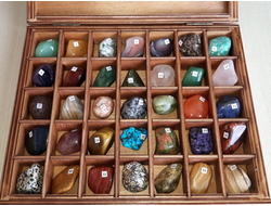 Коллекция 35 камней по 3-3,5 см, в коробке 24*20 см, вес около 1400 г  №25741