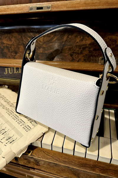 Женская белая сумочка с застежкой пчелкой из натуральной кожи Vera Pelle Di Marie 022928