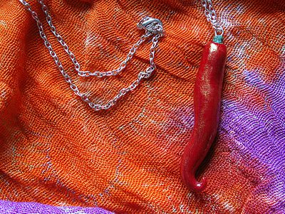 Яркий кулон с перцем чили - "Пикантный"