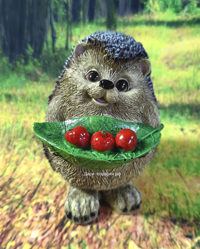 ЁЖИК С ЯБЛОЧКАМИ  15*10см  0,4кг   полистоун Россия 672/012432   Ежик - символ защиты и удачи. Защищайте свой дом и участок с помощью этих милых зверьков.