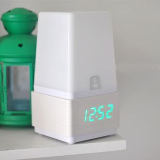 Часы-ночник с будильником и звуковой активацией белое дерево зеленые цифры