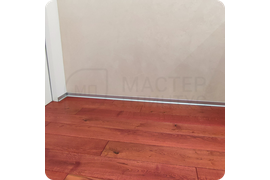 Пример установки алюминиевого плинтуса ПЛ 40 в стиле лофт.