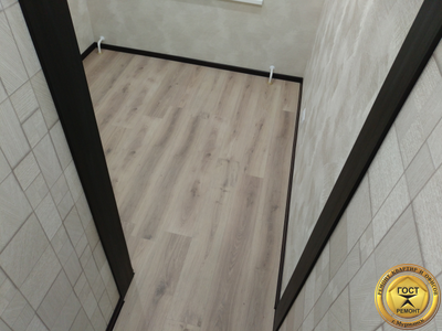 Ремонт кухни под ключ в Мурманске хрущёвка цена поклейка обоев штукатурка стен ламинат арка.