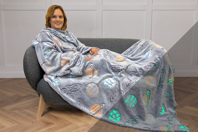 Плед с рукавами "Космическое путешествие" светящийся из микрофибры (велсофта)