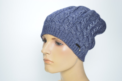 Вязаная шапка косами женская