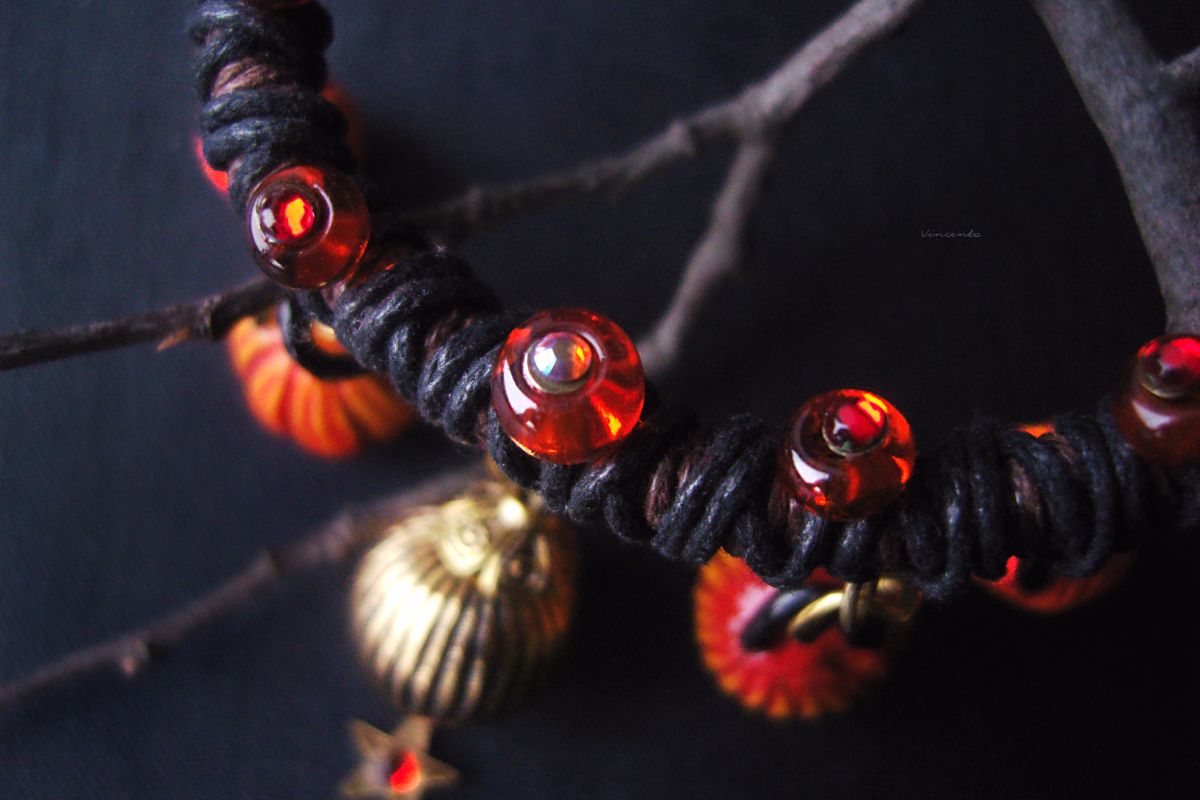 Необычный плетёный браслет с подвесками в виде тыковок и звёзд. Волшебные украшения Legenda Vincento
