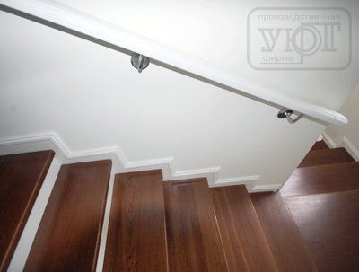 л-25. ступени - массив бука. подступёнок - мдф под эмалью