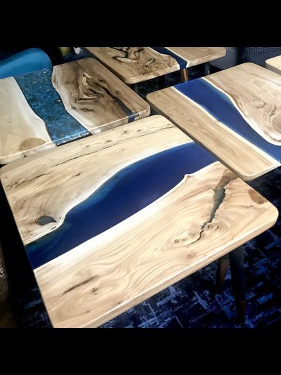 стол река из эпоксидной смолы для кафе