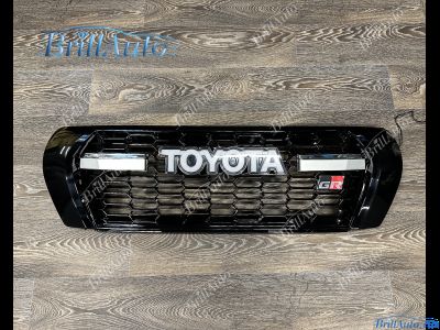 Решетка Toyota Land Cruiser 200 2007-2015 LED с подсветкой в стиле 300 GR Sport