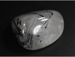 Кварц с черным турмалином (шерл), галтовка, Бразилия (31*25*15 мм, 18 г) №35104