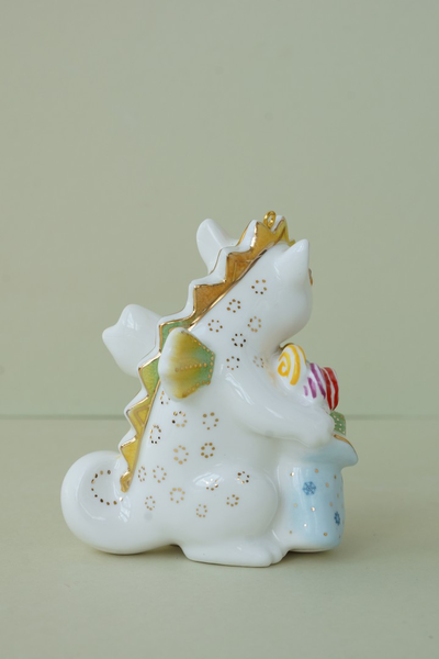 Дракон с мешком подарков