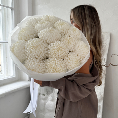 БУКЕТ ИЗ 15 ЗЕФИРНЫХ ХРИЗАНТЕМ