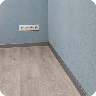 Плинтус ХДФ Dollken Cubu Flex Life 60мм Х 2,5 м 1246 Серебро платина в интерьере 5