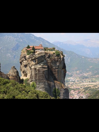 Купить греющую картину с фото дом на скале