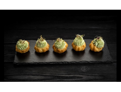 Профитроль с муссом из авокадо и сыра дор блю 10 шт 250 гр 1500₽  Взбитые в нежный крем авокадо и яркий дор блю, наполняют свежайшие профитроли.