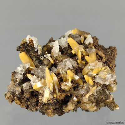 Вульфенит, кальцит (?), лимонит. Мексика. 31*35*25мм