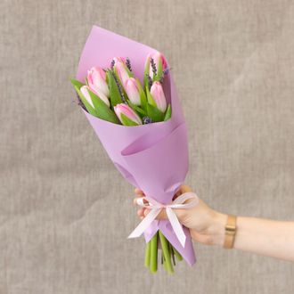 9 розовых тюльпанов с  лавандой