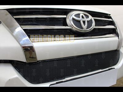 Защита радиатора Toyota Fortuner 2015- (6 частей) black верх PREMIUM