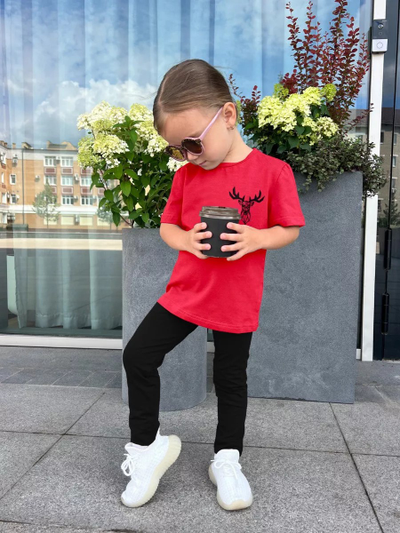 Футболка и леггинсы