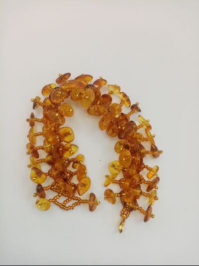 Браслет из янтаря и чешского бисера