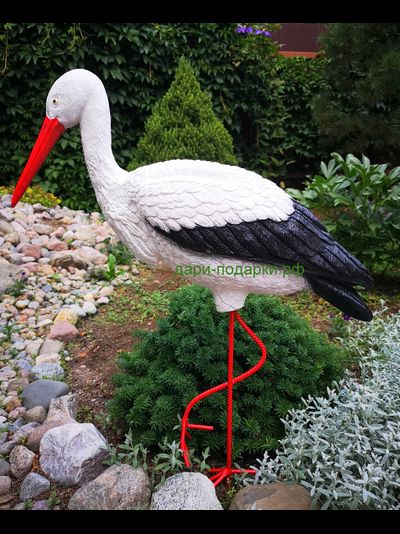 Аист  115*72 см  2,8кг  полистоун Россия 2859/012484  Аист - является символом новой жизни. Согласно русским народным поверьям, аист - птица, приносясчастьВаш е щая в дом. Также аист покровительствует рождению детей.