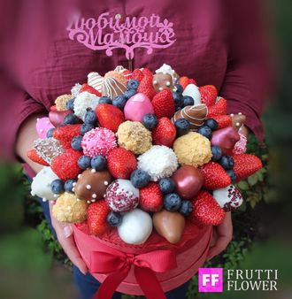 Клубника в шляпной коробке №4 в Ростове-на-Дону | FRUTTI FLOWER