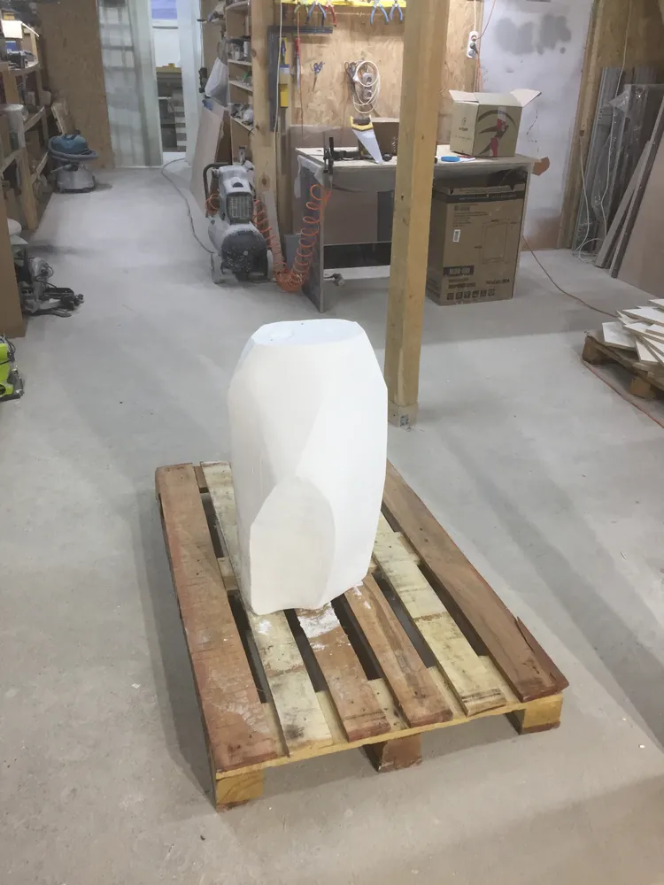 Внимательно посмотри с каждой стороны, что же еще подкорректировать?...